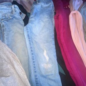 (17) pairs of girls' Zara/Gap pants, jeans, and tights. Great condition.